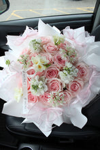 Load image into Gallery viewer, Designer’s Choice Premium Bouquet