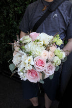 Load image into Gallery viewer, Basic Bridal Bouquet