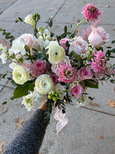Load image into Gallery viewer, Basic Bridal Bouquet