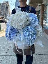 Load image into Gallery viewer, Hydrangea Arrangement