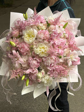 Load image into Gallery viewer, Designer’s Choice Premium Bouquet