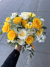 Load image into Gallery viewer, Basic Bridal Bouquet