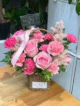 Load image into Gallery viewer, Carnation&Rose Basket