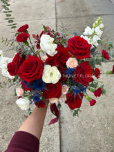 Load image into Gallery viewer, Basic Bridal Bouquet