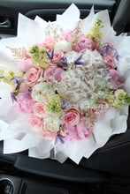 Load image into Gallery viewer, Designer’s Choice Premium Bouquet