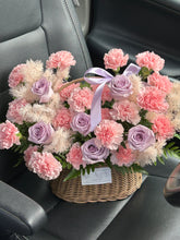 Load image into Gallery viewer, Carnation&Rose Basket