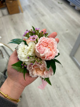 Load image into Gallery viewer, Corsage