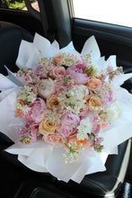 Load image into Gallery viewer, Designer’s Choice Premium Bouquet