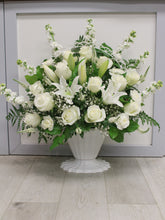 Load image into Gallery viewer, Sympathy Flower Basket