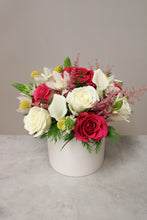Load image into Gallery viewer, Timeless Elegance Centrepiece