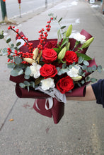 Load image into Gallery viewer, Simple and Elegant Christmas Gift Vancouver