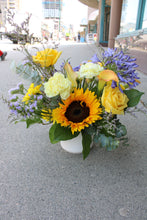 Load image into Gallery viewer, Bright Designer's Choice Vase Arrangement