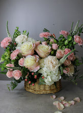 Load image into Gallery viewer, Flower Basket (Designer's Choice)