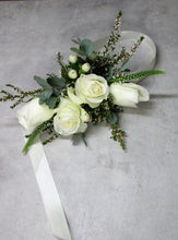 Load image into Gallery viewer, Corsage