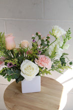 Load image into Gallery viewer, Small Garden Style Arrangement