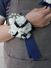 Load image into Gallery viewer, Corsage