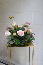 Load image into Gallery viewer, Small Vaseless Garden Style Centrepiece