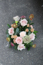 Load image into Gallery viewer, Small Vaseless Garden Style Centrepiece