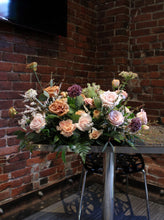 Load image into Gallery viewer, Vaseless Garden Style Centrepiece