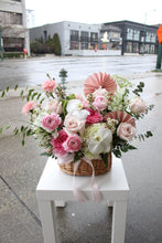 Load image into Gallery viewer, Flower Basket (Designer's Choice)