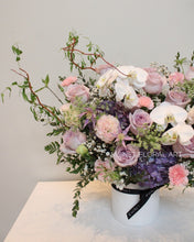 Load image into Gallery viewer, Garden Style Arrangement
Vancouver Delivery