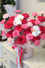 Load image into Gallery viewer, Sweet Heart Arrangement