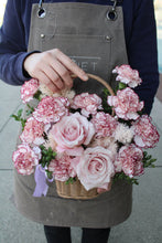 Load image into Gallery viewer, Carnation&Rose Basket