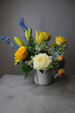 Load image into Gallery viewer, Bright Designer's Choice Vase Arrangement