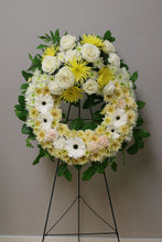 Load image into Gallery viewer, Funeral Wreath with Crown
