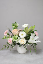 Load image into Gallery viewer, Pastel Designer&#39;s Choice Vase Arrangement
