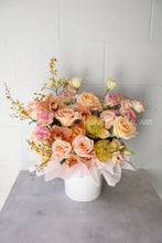 Load image into Gallery viewer, Express your words in flower arrangement Vancouver
