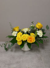 Load image into Gallery viewer, Flower Arrangement Vancouver
