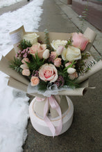 Load image into Gallery viewer, Signature Dozen Rose Bouquet
