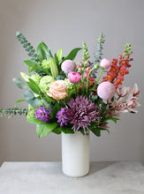 Load image into Gallery viewer, Designer&#39;s Choice Vase Arrangement
